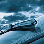 parad-dvornikov-obzor-avtomobilnykh-schetok-stekloochistitelej__225706-1680x0